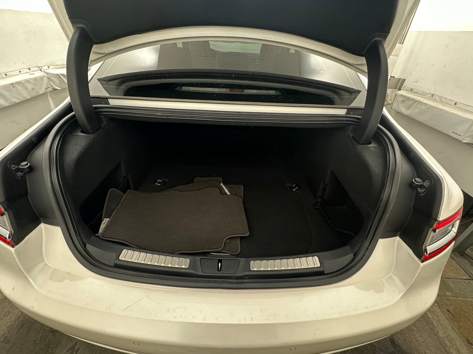 Thumbnail: 2017 Lincoln Continental - 6