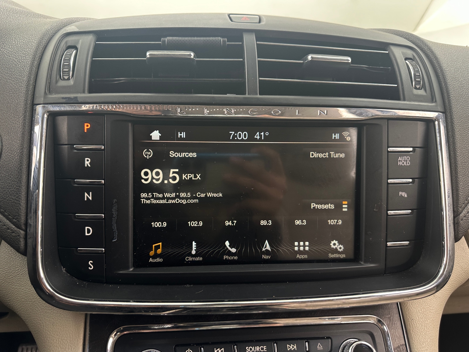 Thumbnail: 2017 Lincoln Continental - 3