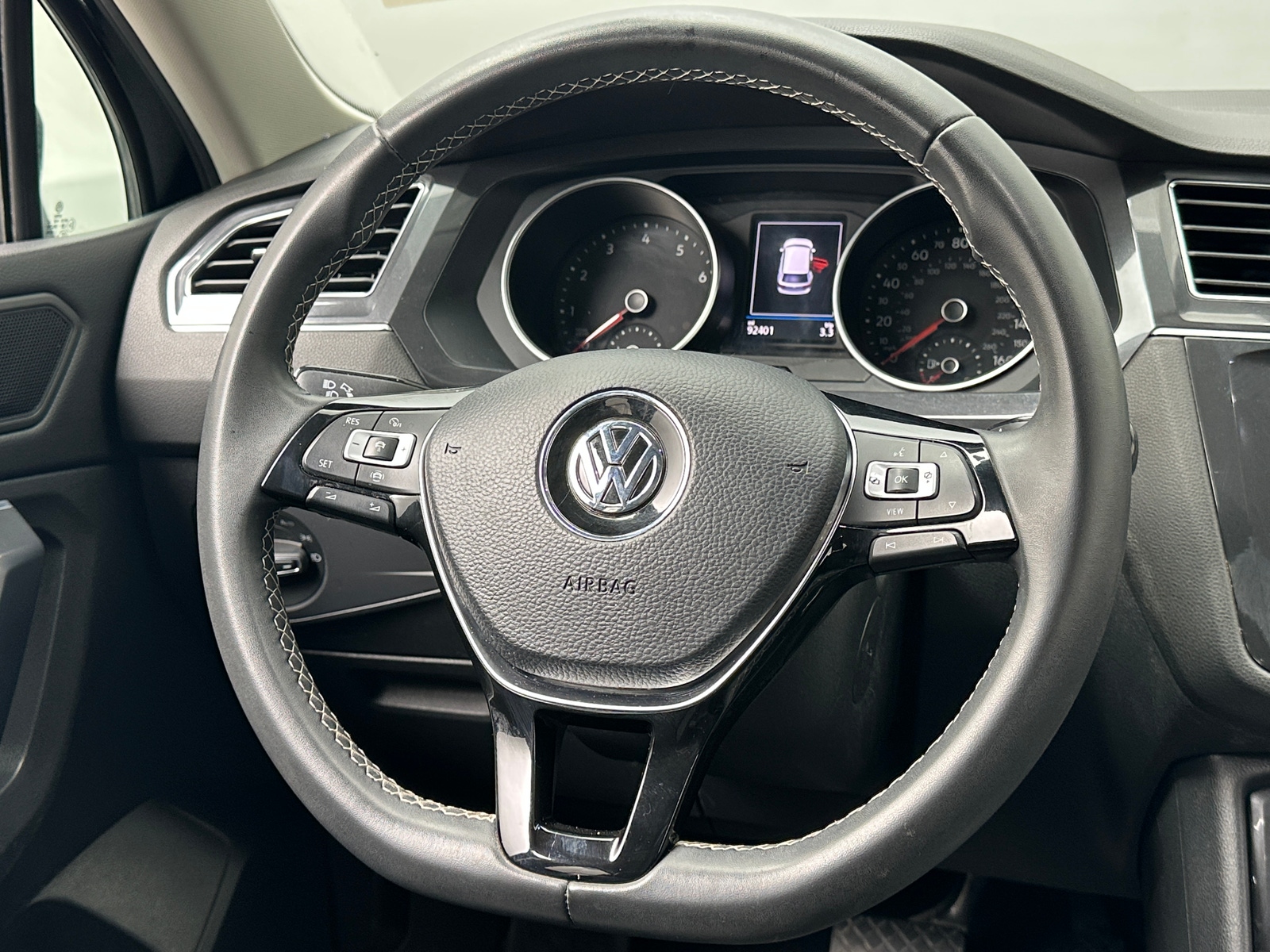 Thumbnail: 2021 Volkswagen Tiguan - 4