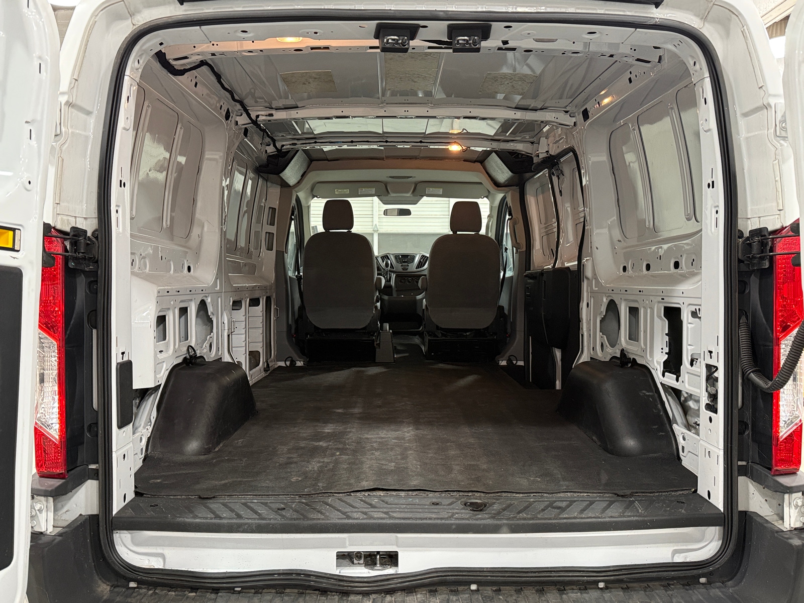 Thumbnail: 2015 Ford Transit Series - 6