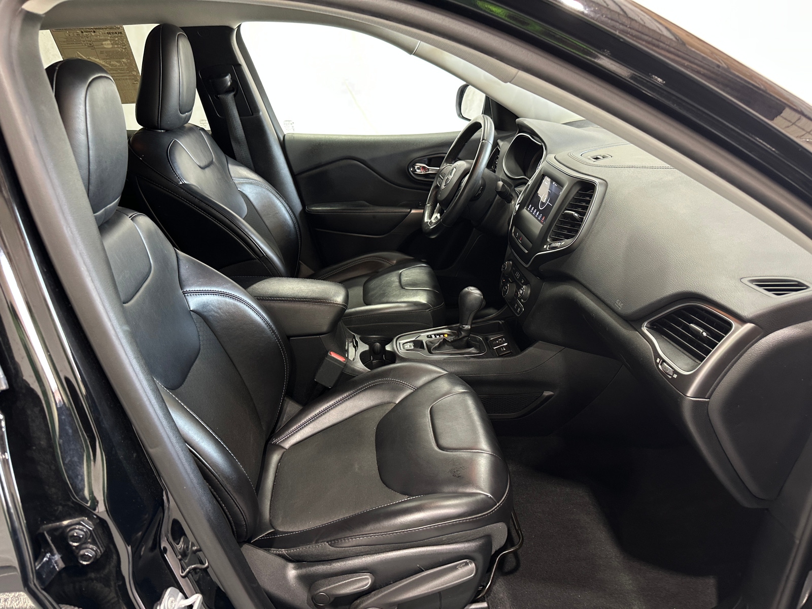 Thumbnail: 2019 Jeep Cherokee - 2