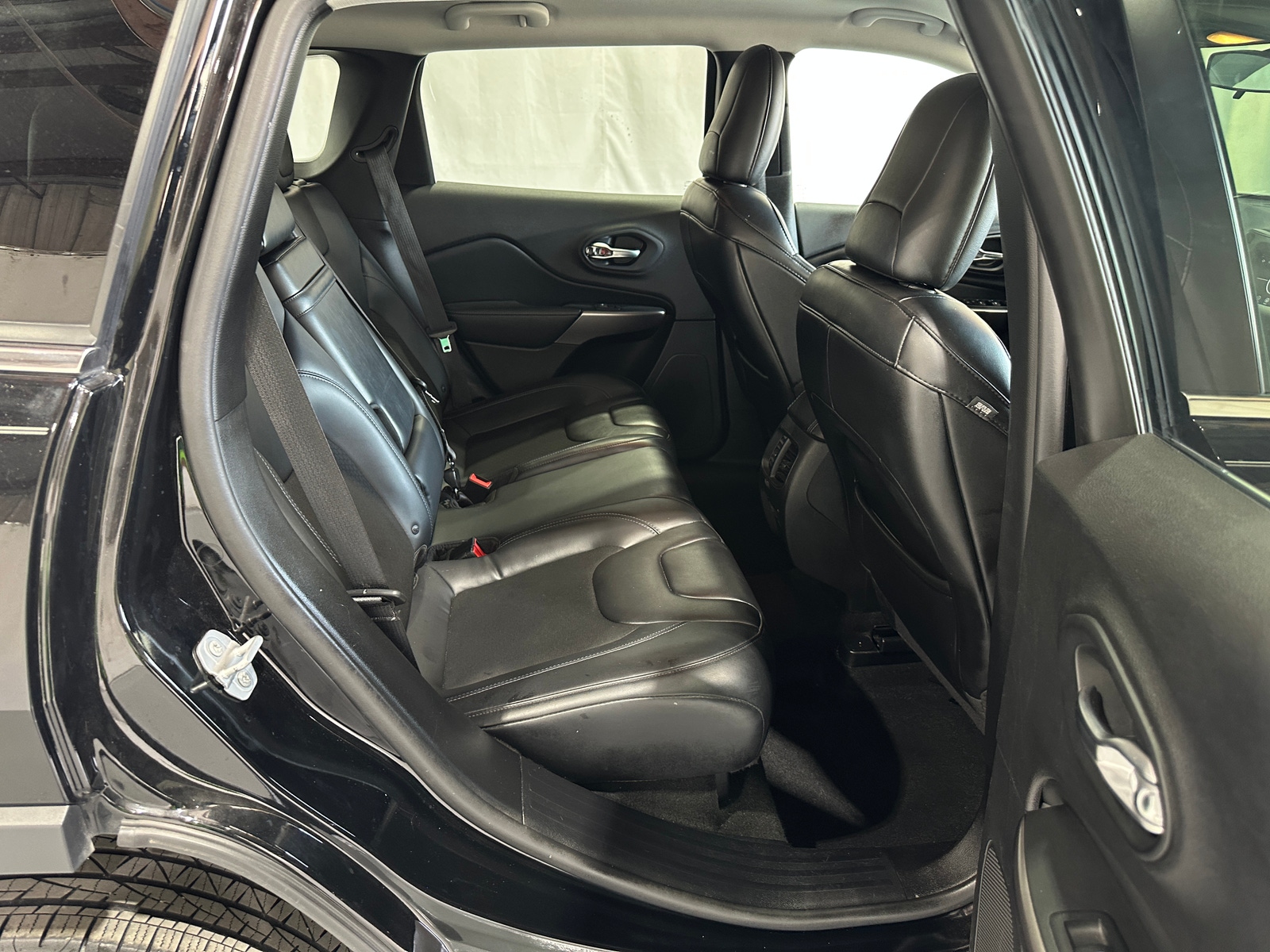 Thumbnail: 2019 Jeep Cherokee - 6