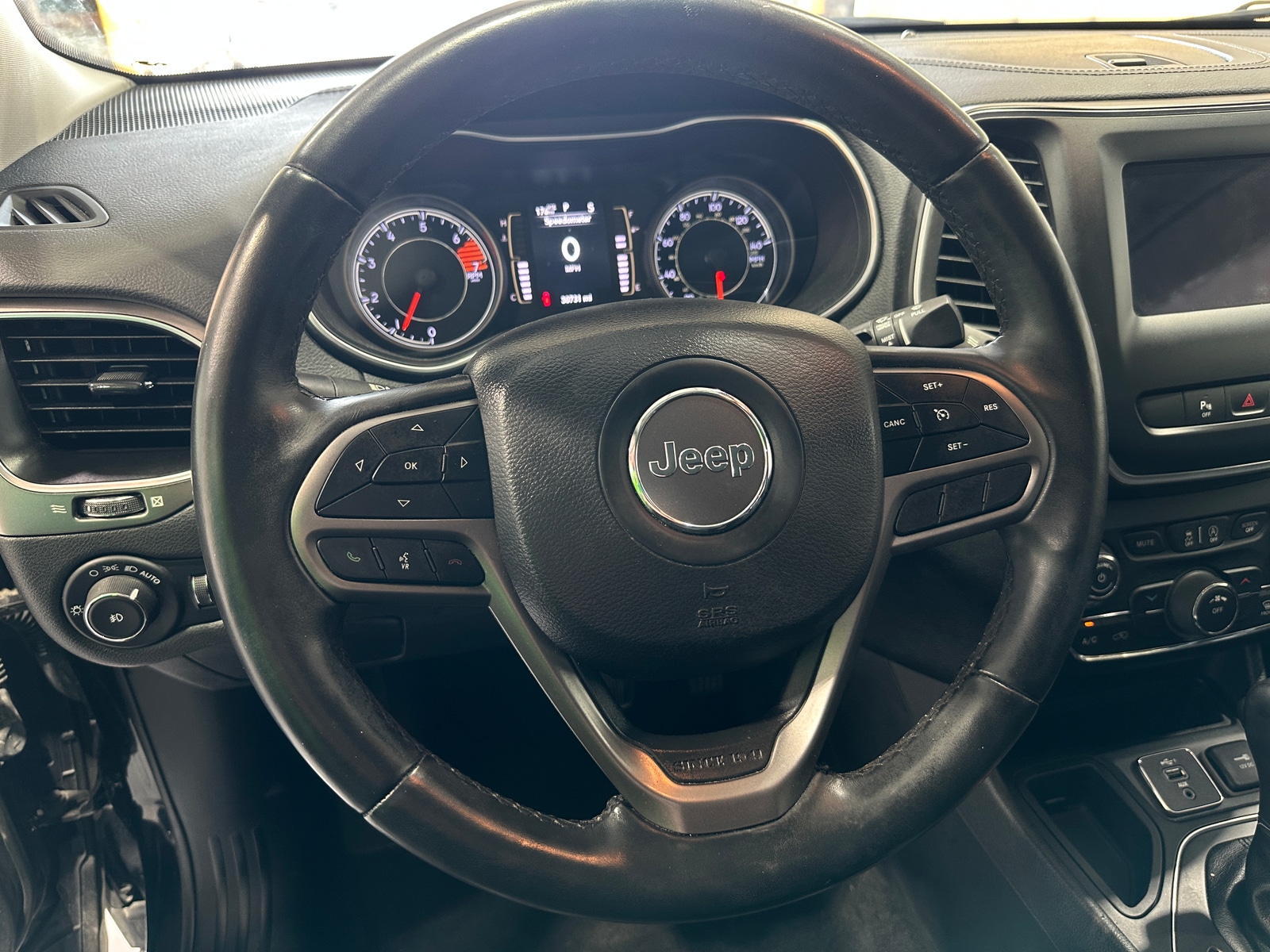 Thumbnail: 2019 Jeep Cherokee - 5