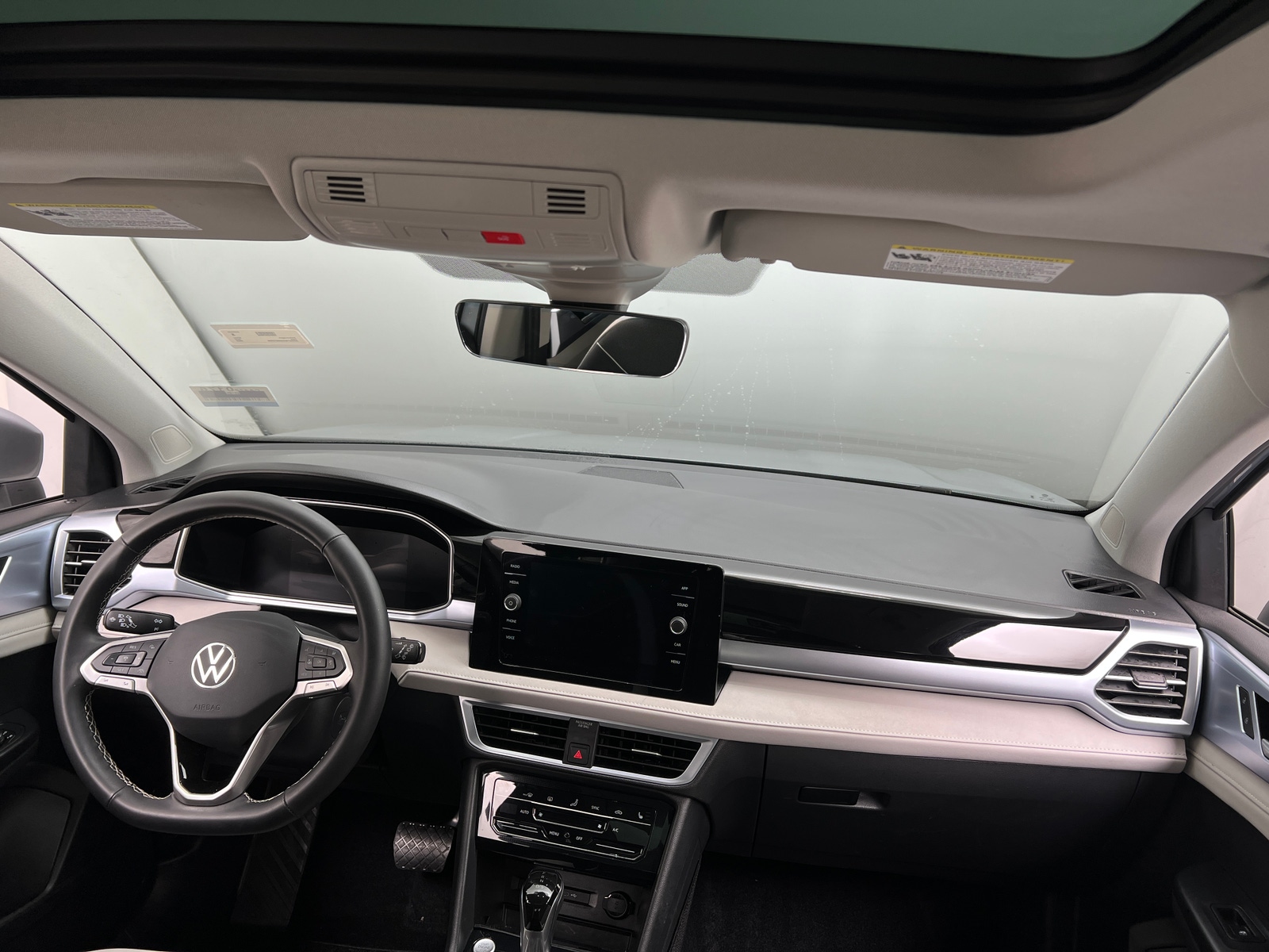 Thumbnail: 2025 Volkswagen Taos - 3