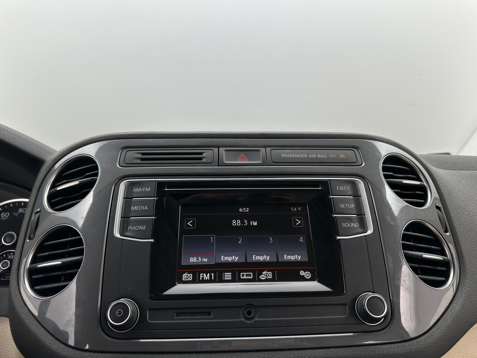 Thumbnail: 2016 Volkswagen Tiguan - 3