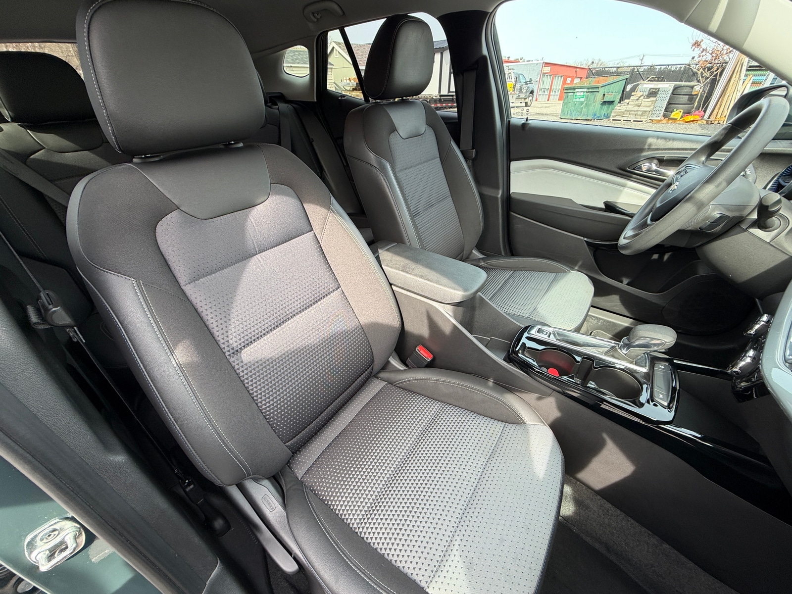 Thumbnail: 2025 Chevrolet Trax - 2