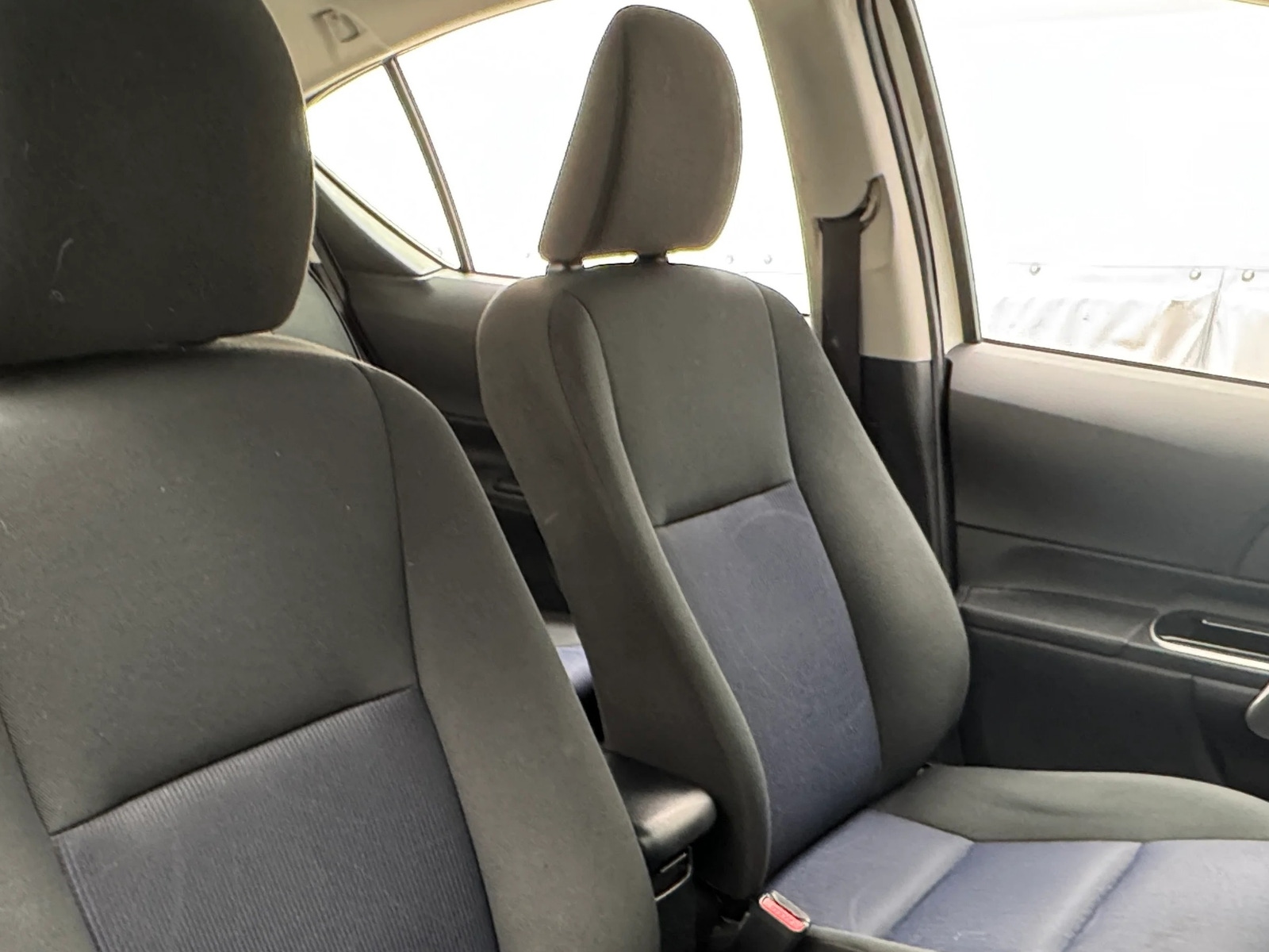 Thumbnail: 2017 Toyota Prius c - 2