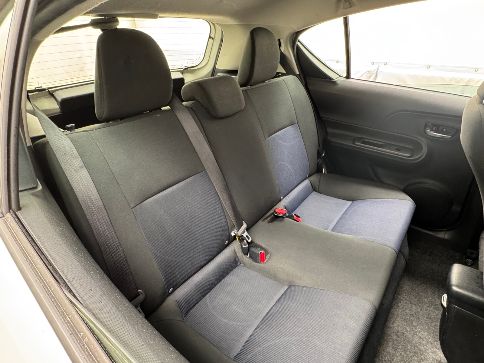 Thumbnail: 2017 Toyota Prius c - 6