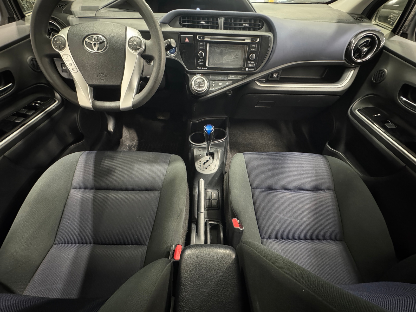 Thumbnail: 2017 Toyota Prius c - 3