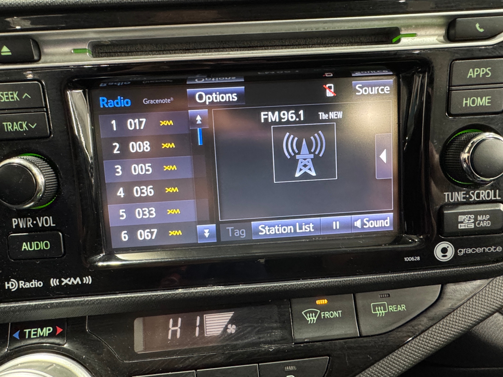 Thumbnail: 2017 Toyota Prius c - 4