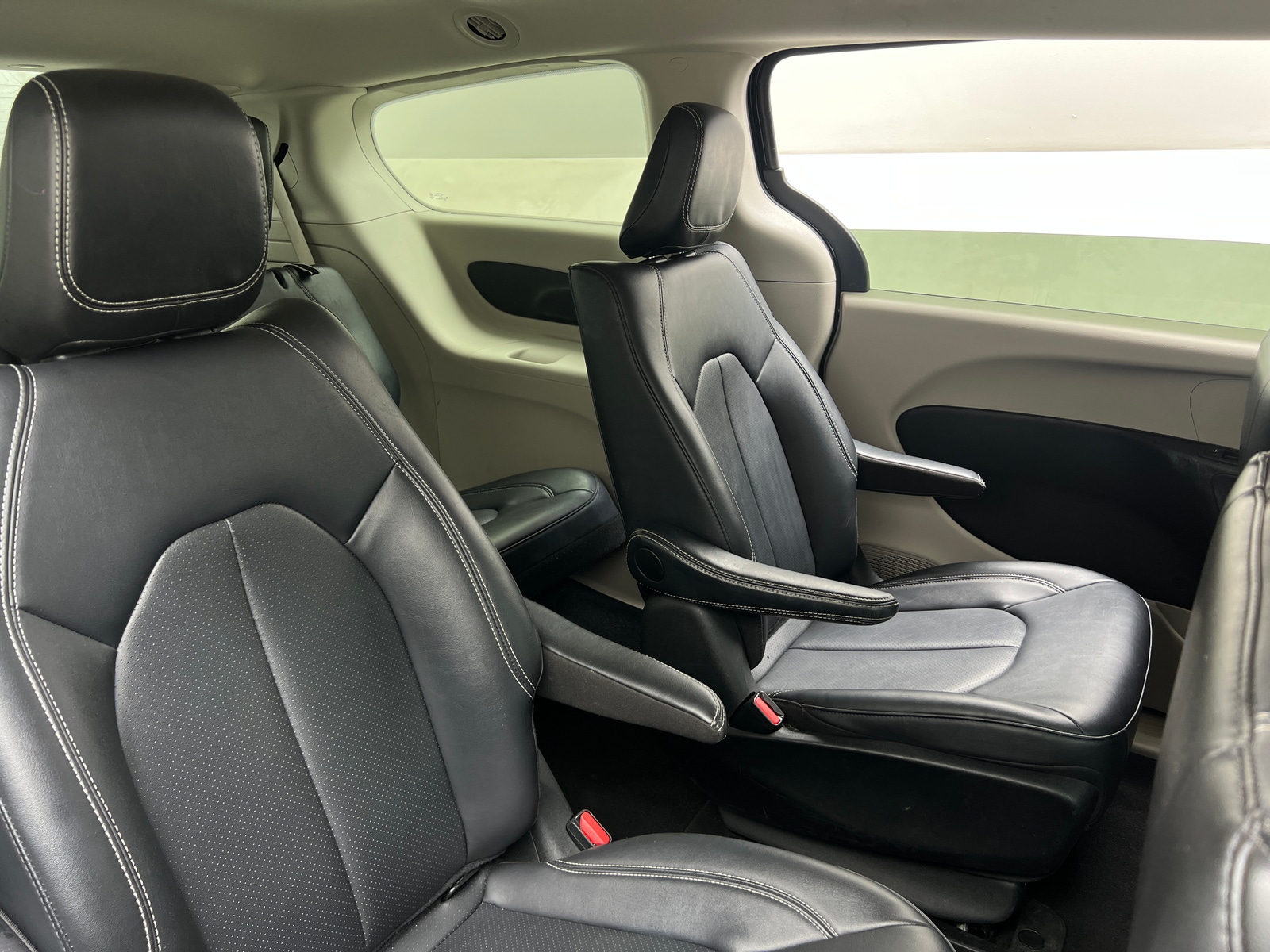 Thumbnail: 2024 Chrysler Pacifica - 5