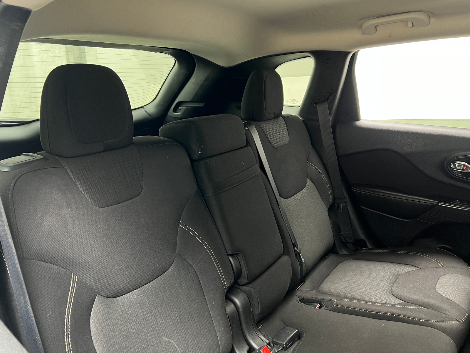 Thumbnail: 2016 Jeep Cherokee - 6