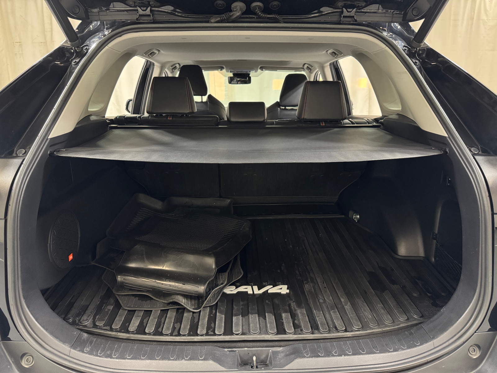 Thumbnail: 2019 Toyota RAV4 - 6