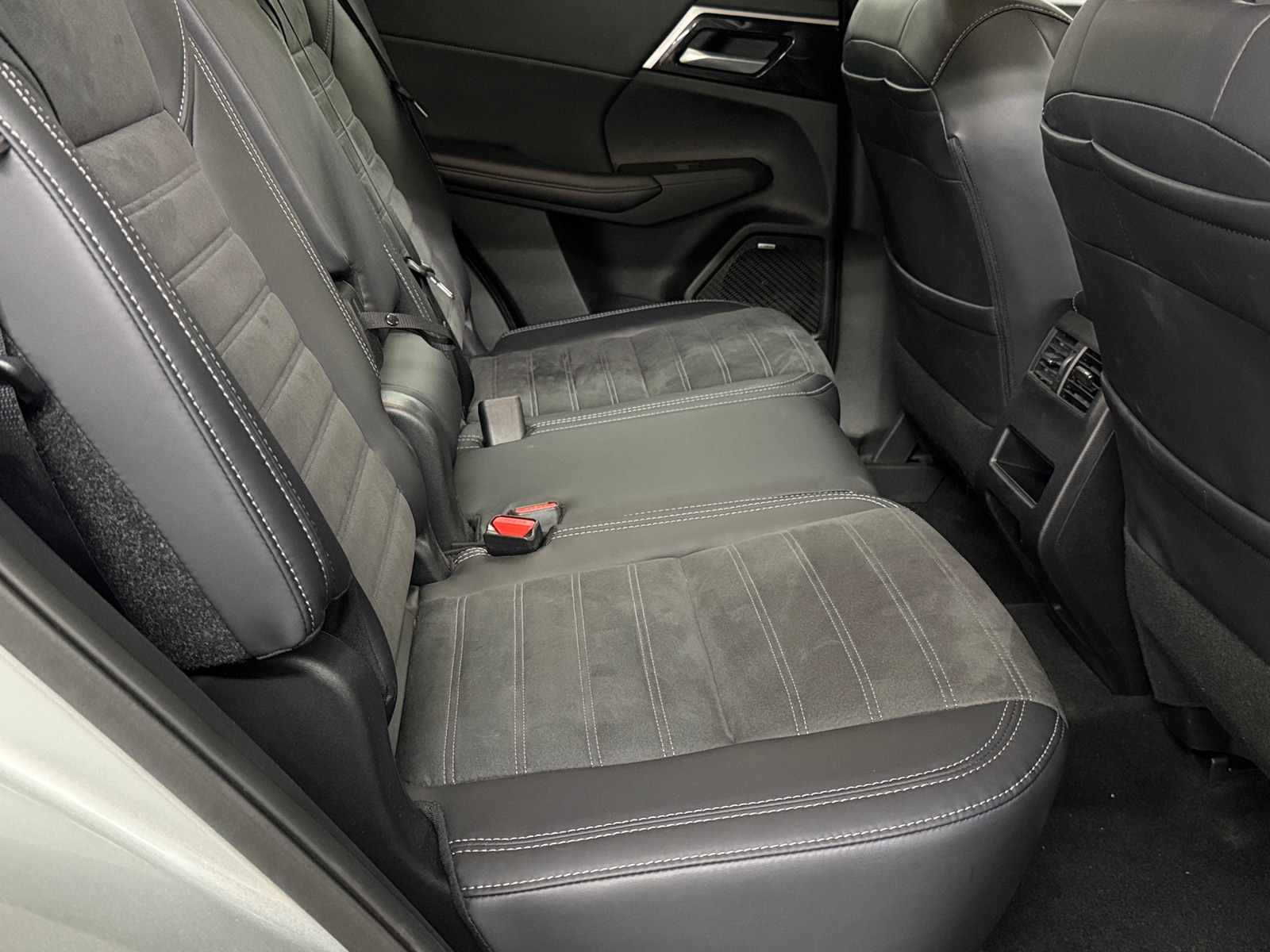 Thumbnail: 2025 Mitsubishi Outlander - 5