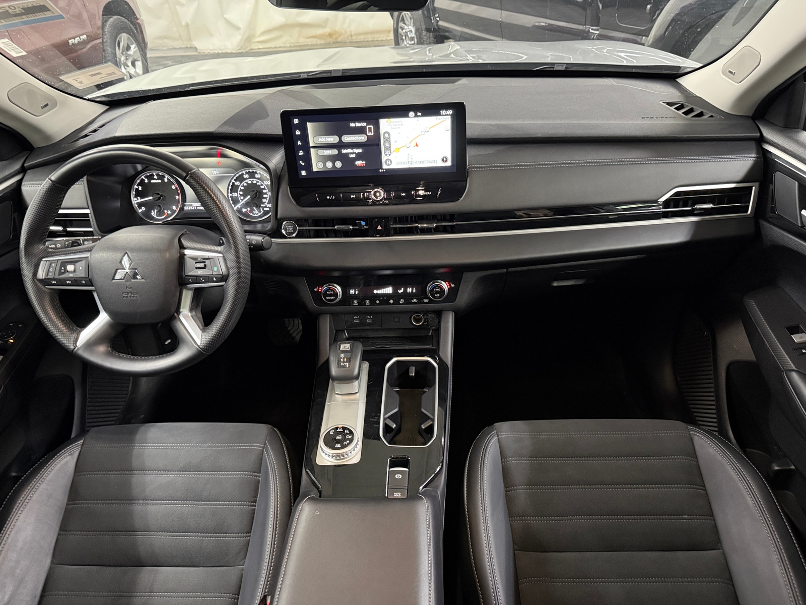 Thumbnail: 2025 Mitsubishi Outlander - 2