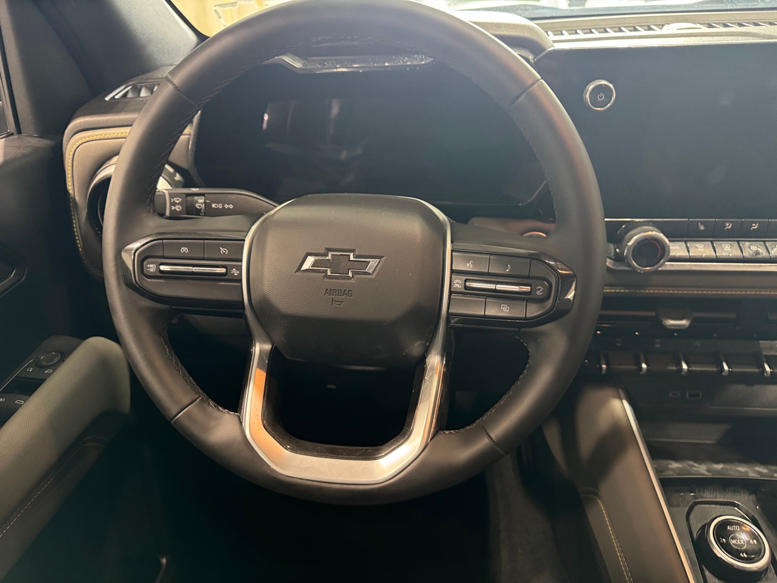 Thumbnail: 2024 Chevrolet Colorado - 5