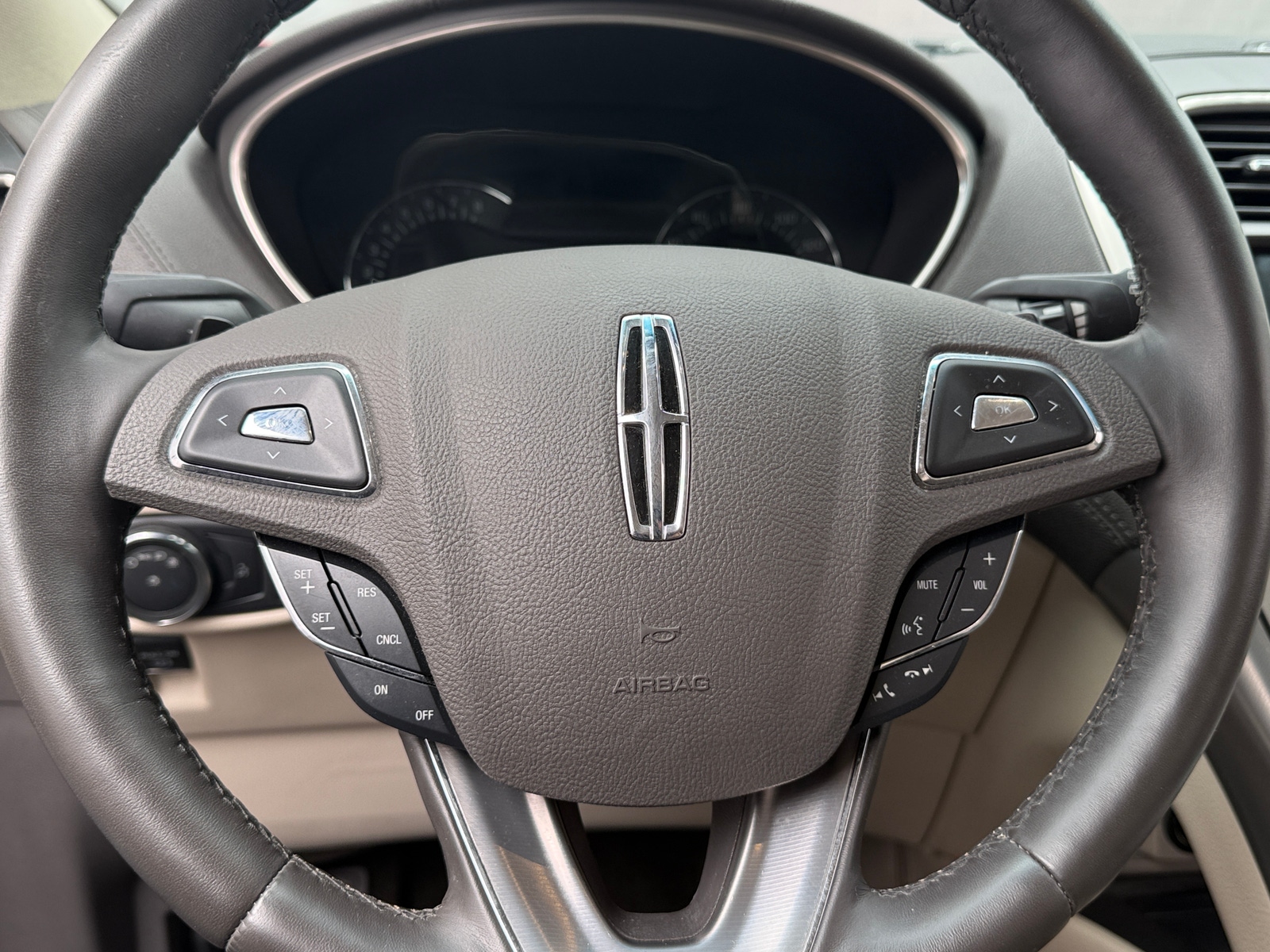 Thumbnail: 2016 Lincoln MKX - 4