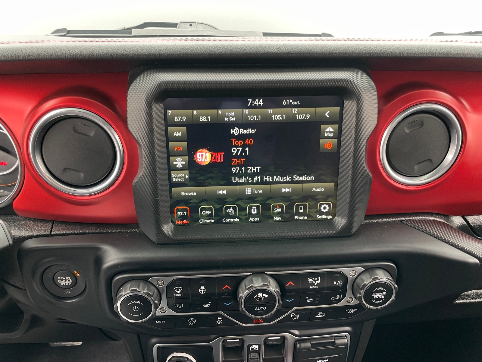 Thumbnail: 2023 Jeep Gladiator - 4