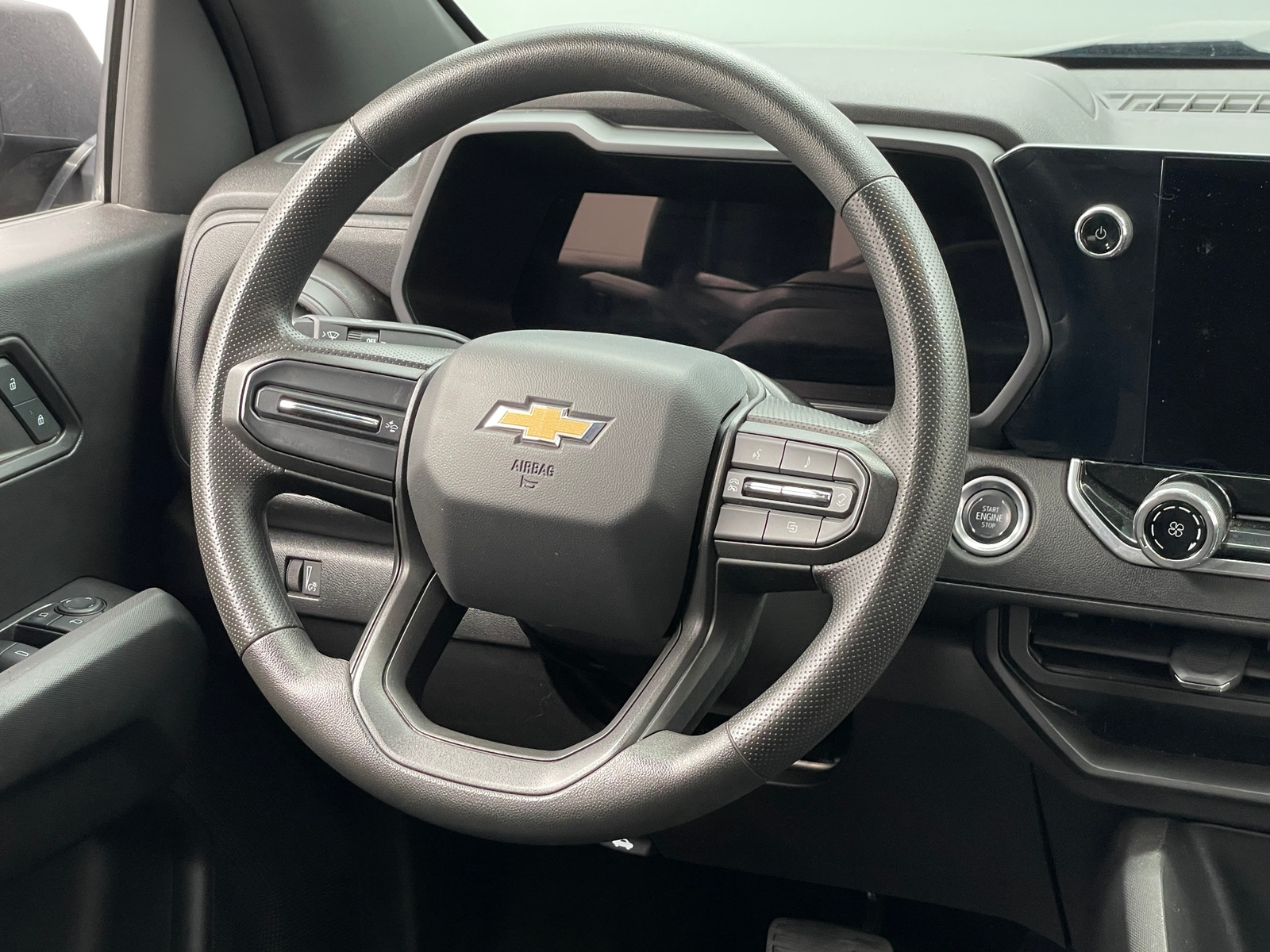 Thumbnail: 2024 Chevrolet Colorado - 5