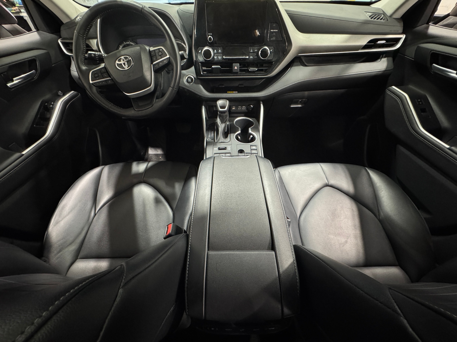 Thumbnail: 2023 Toyota Highlander - 2