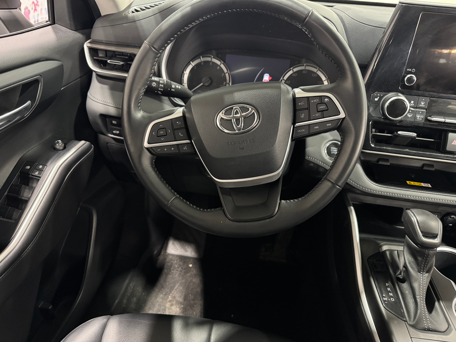 Thumbnail: 2023 Toyota Highlander - 4