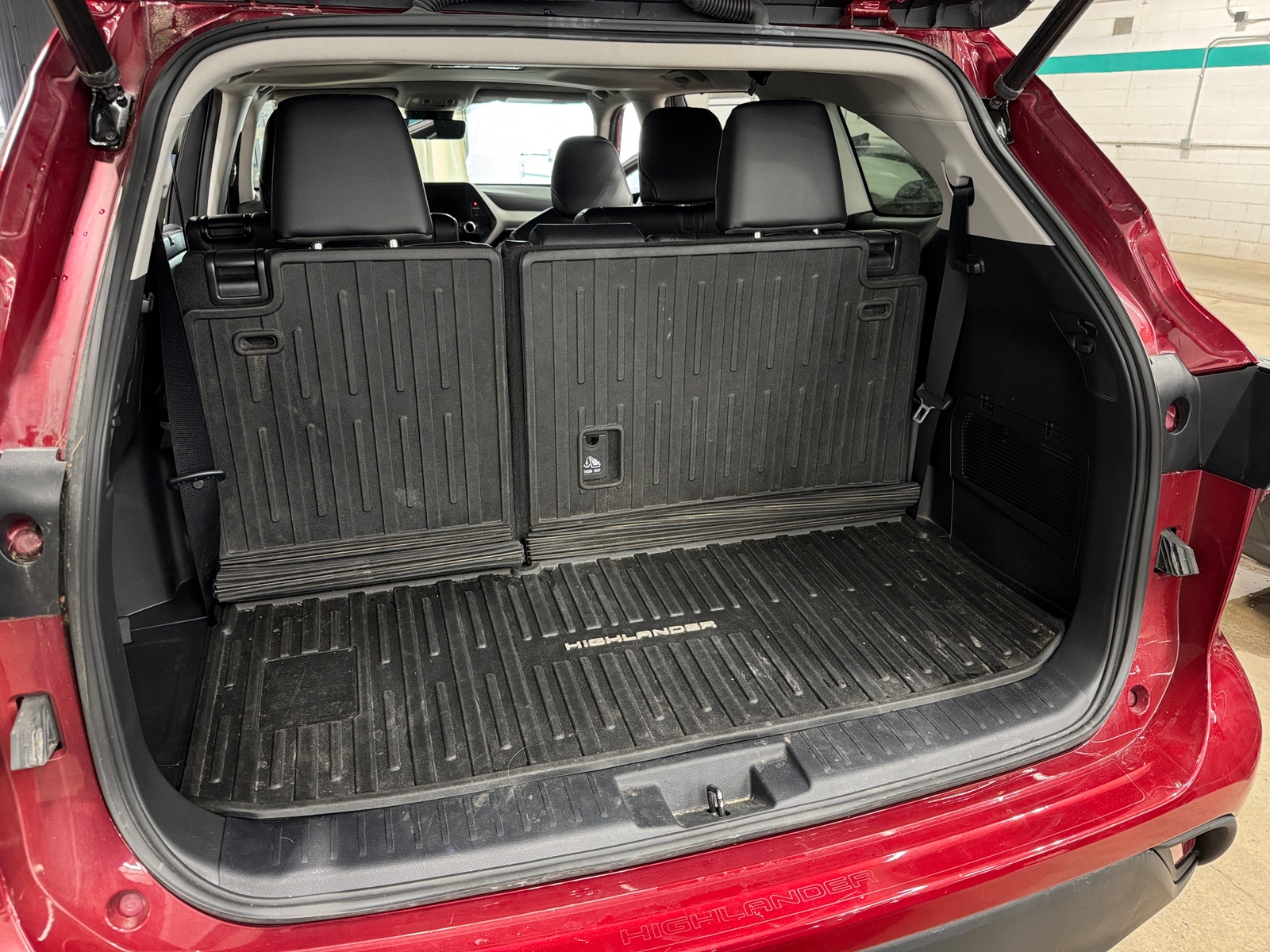 Thumbnail: 2023 Toyota Highlander - 6