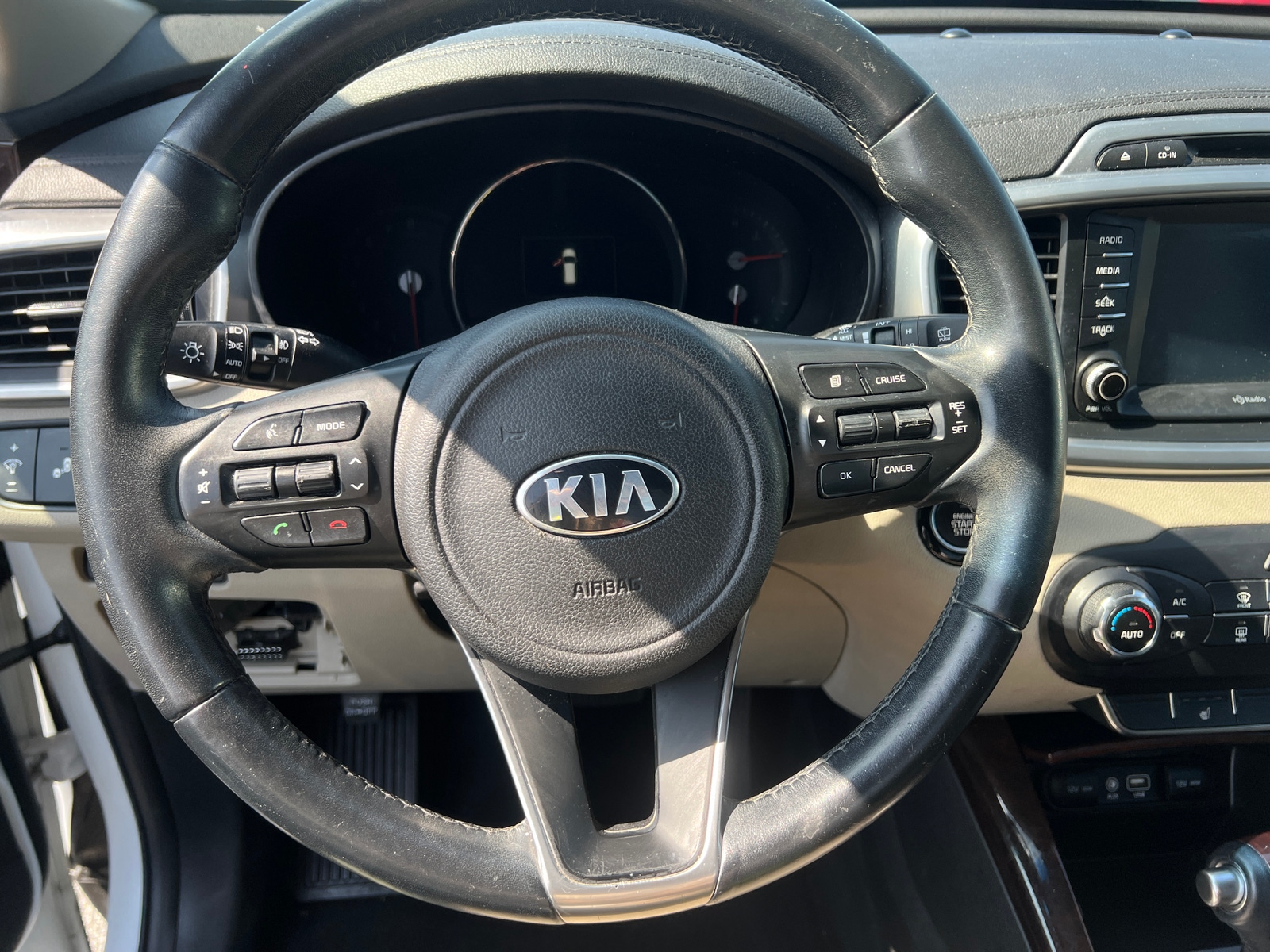 Thumbnail: 2017 Kia Sorento - 4