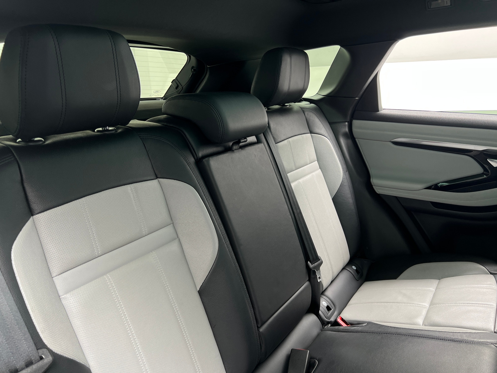 Thumbnail: 2020 Land Rover Range Rover Evoque - 5