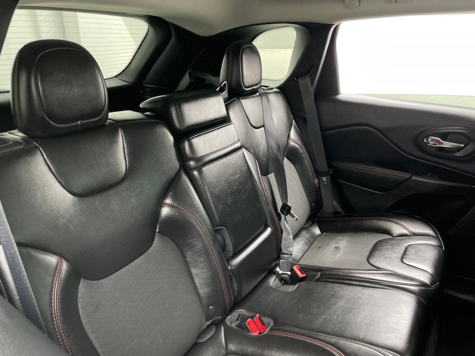 Thumbnail: 2019 Jeep Cherokee - 6