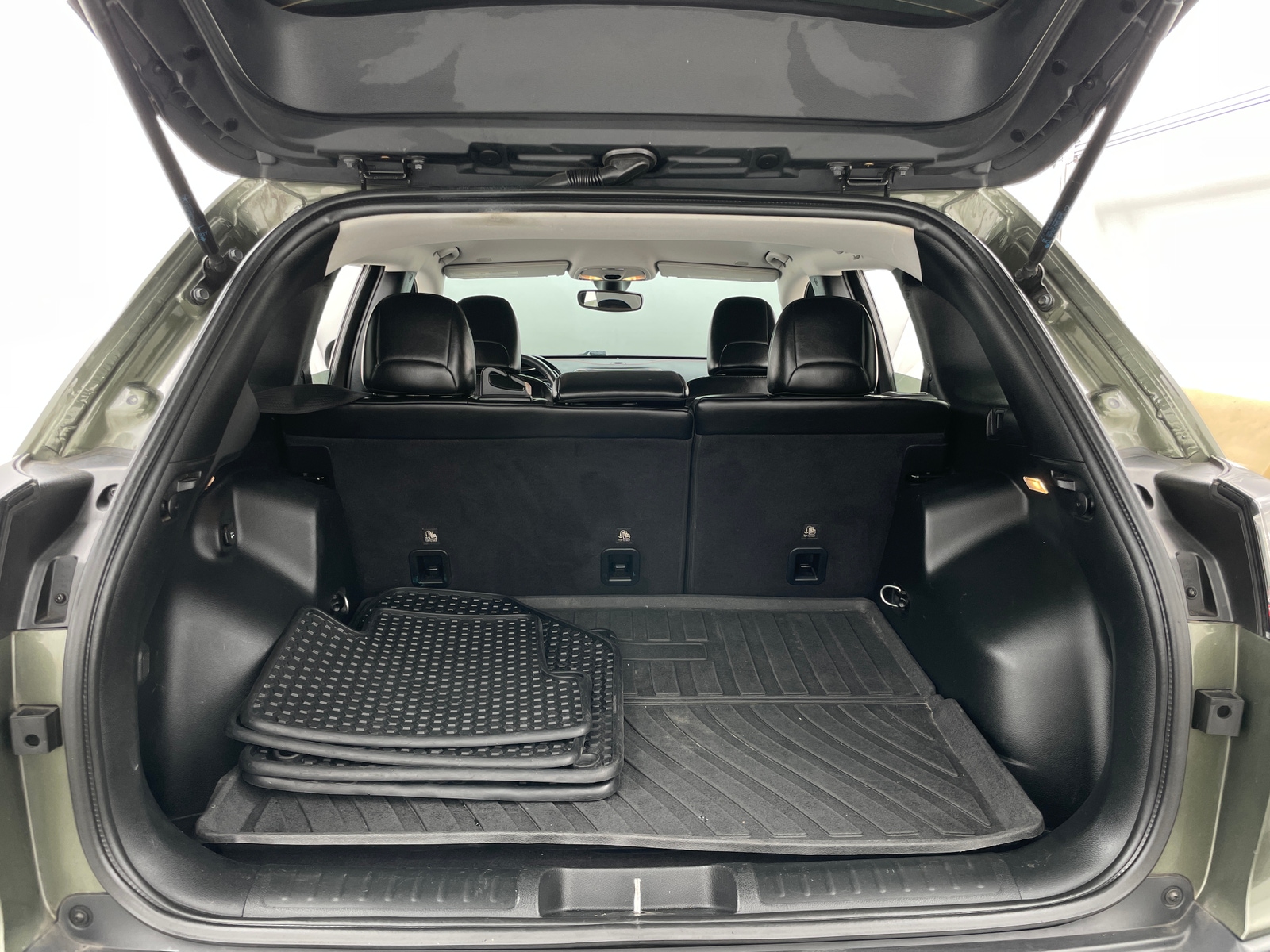 Thumbnail: 2019 Jeep Cherokee - 7