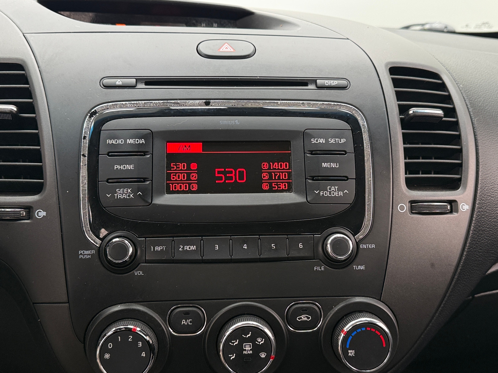 Thumbnail: 2017 Kia Forte - 4