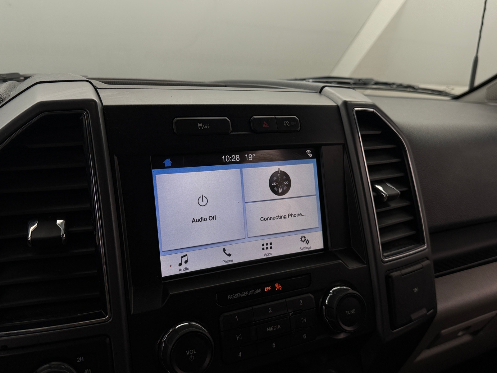 Thumbnail: 2019 Ford Econoline - 4