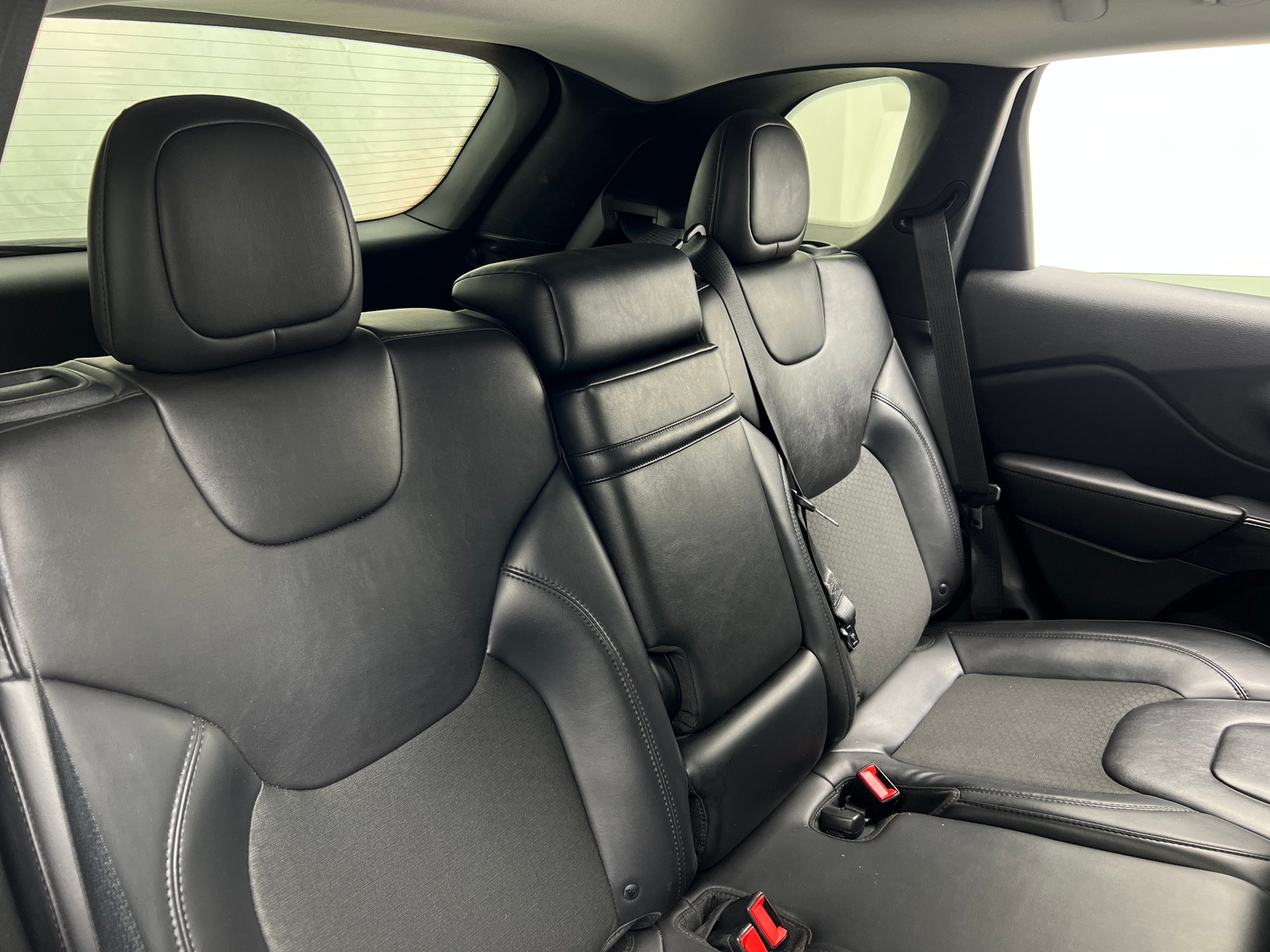 Thumbnail: 2019 Jeep Cherokee - 6