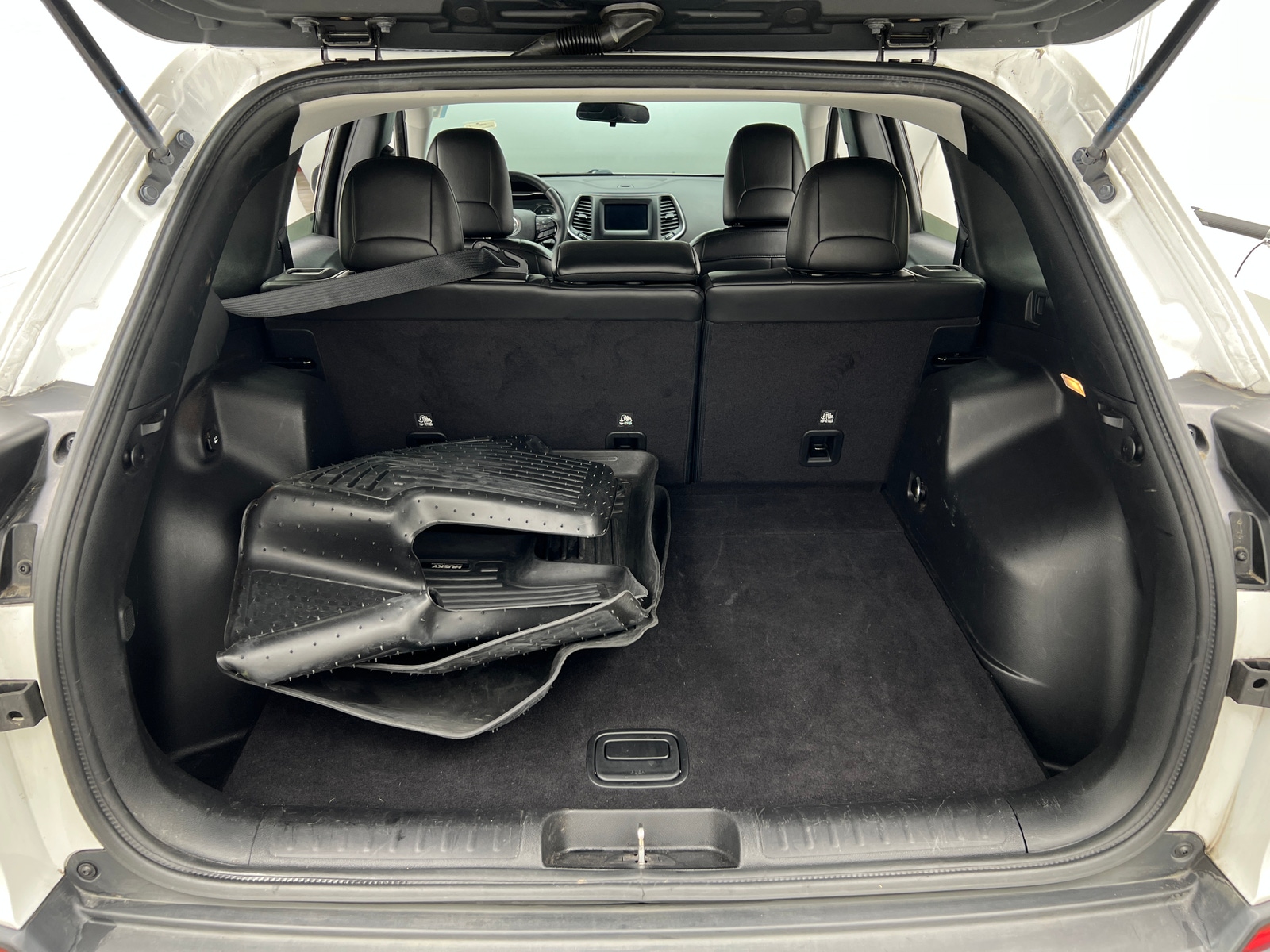 Thumbnail: 2019 Jeep Cherokee - 7