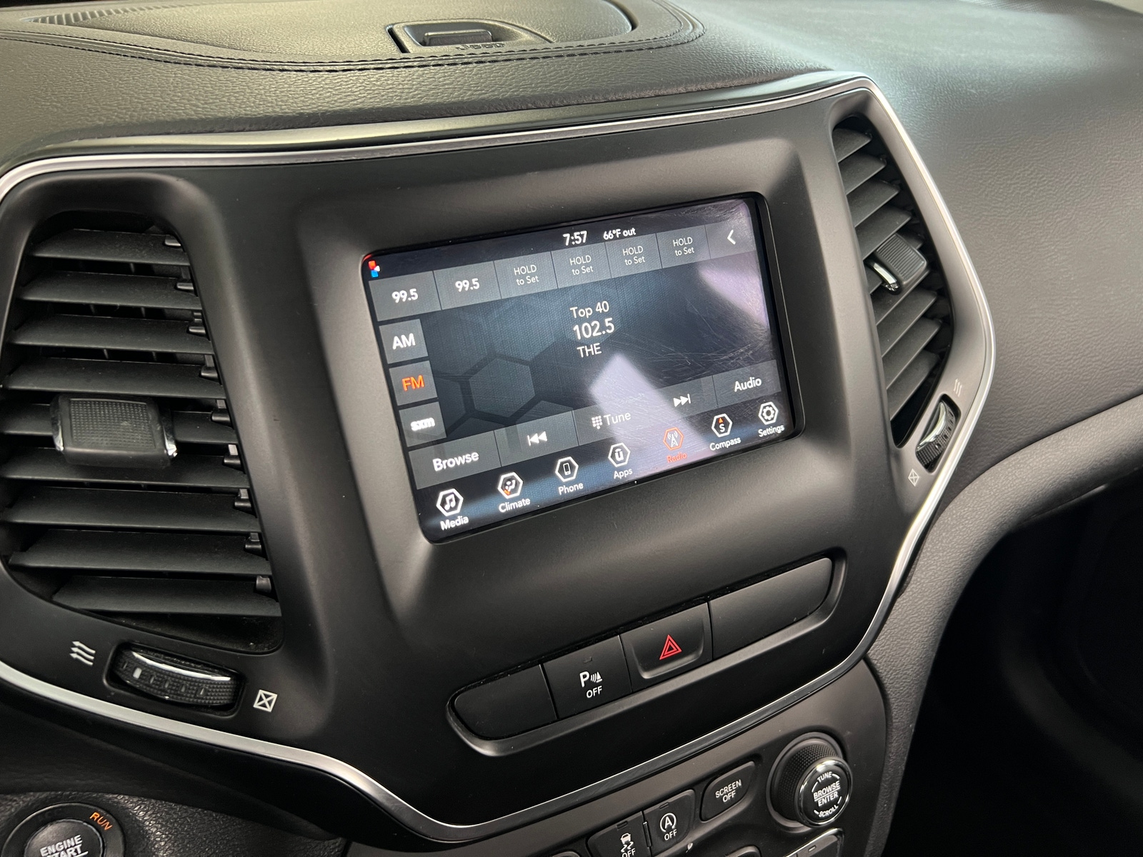 Thumbnail: 2019 Jeep Cherokee - 4