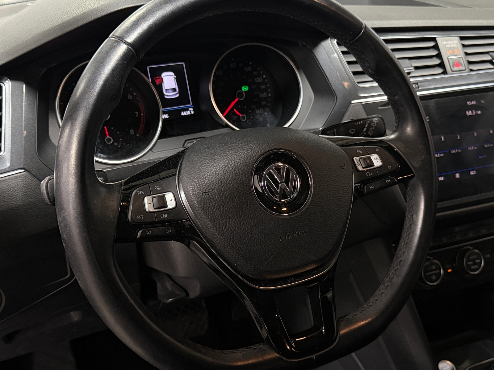 Thumbnail: 2018 Volkswagen Tiguan - 4