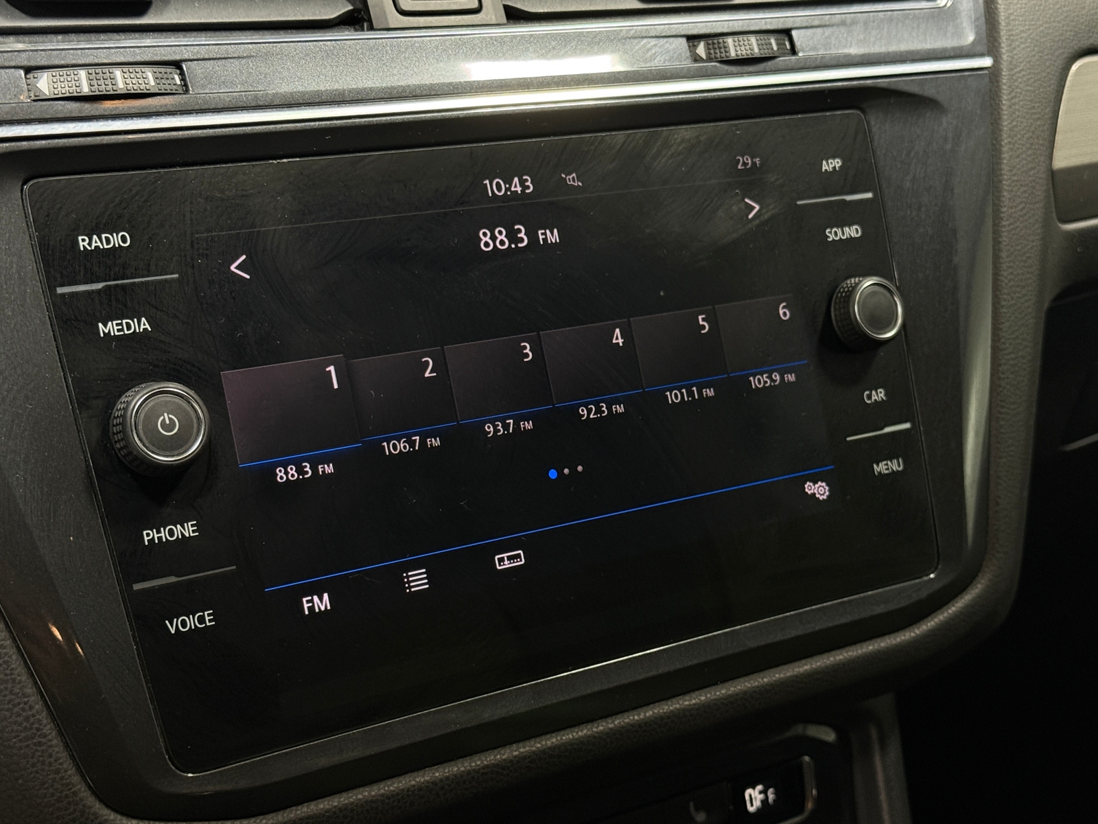 Thumbnail: 2018 Volkswagen Tiguan - 3