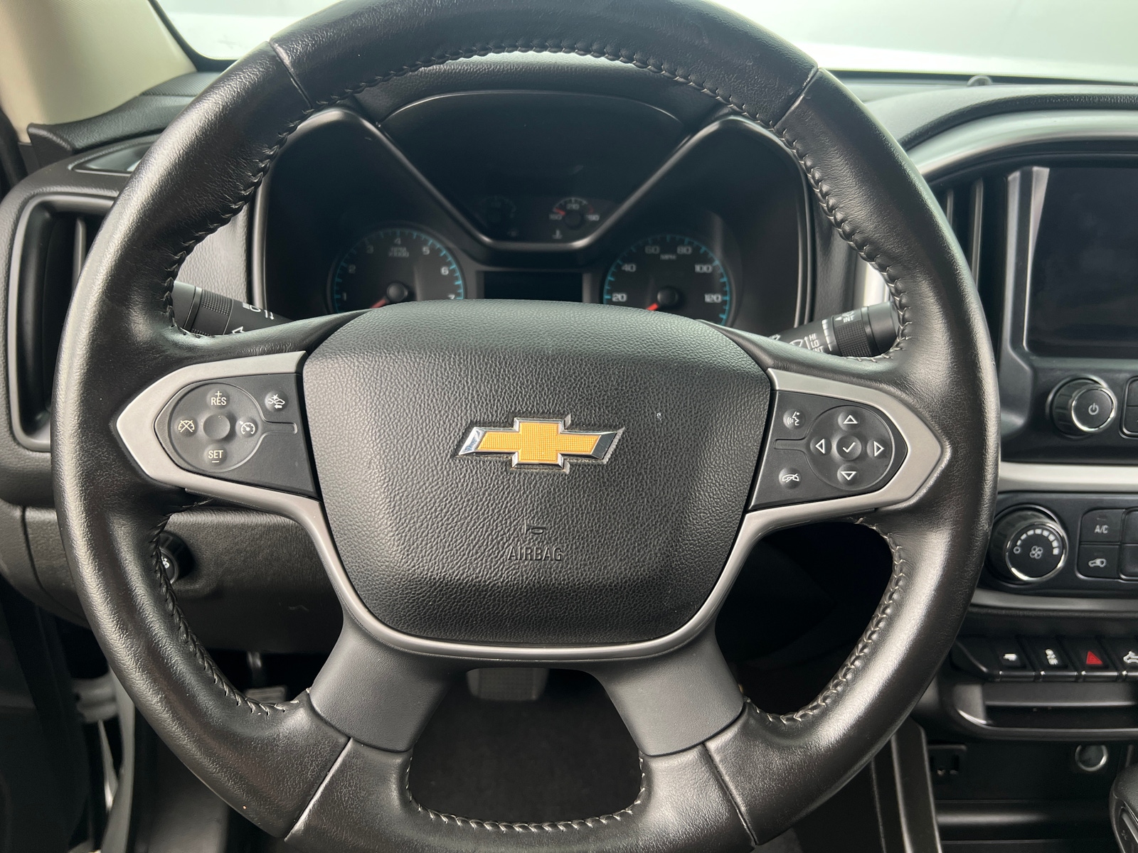 Thumbnail: 2022 Chevrolet Colorado - 4