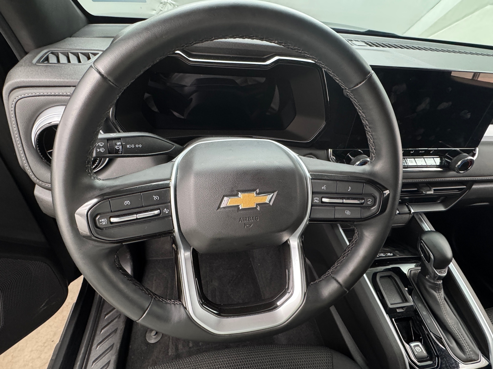 Thumbnail: 2024 Chevrolet Colorado - 5