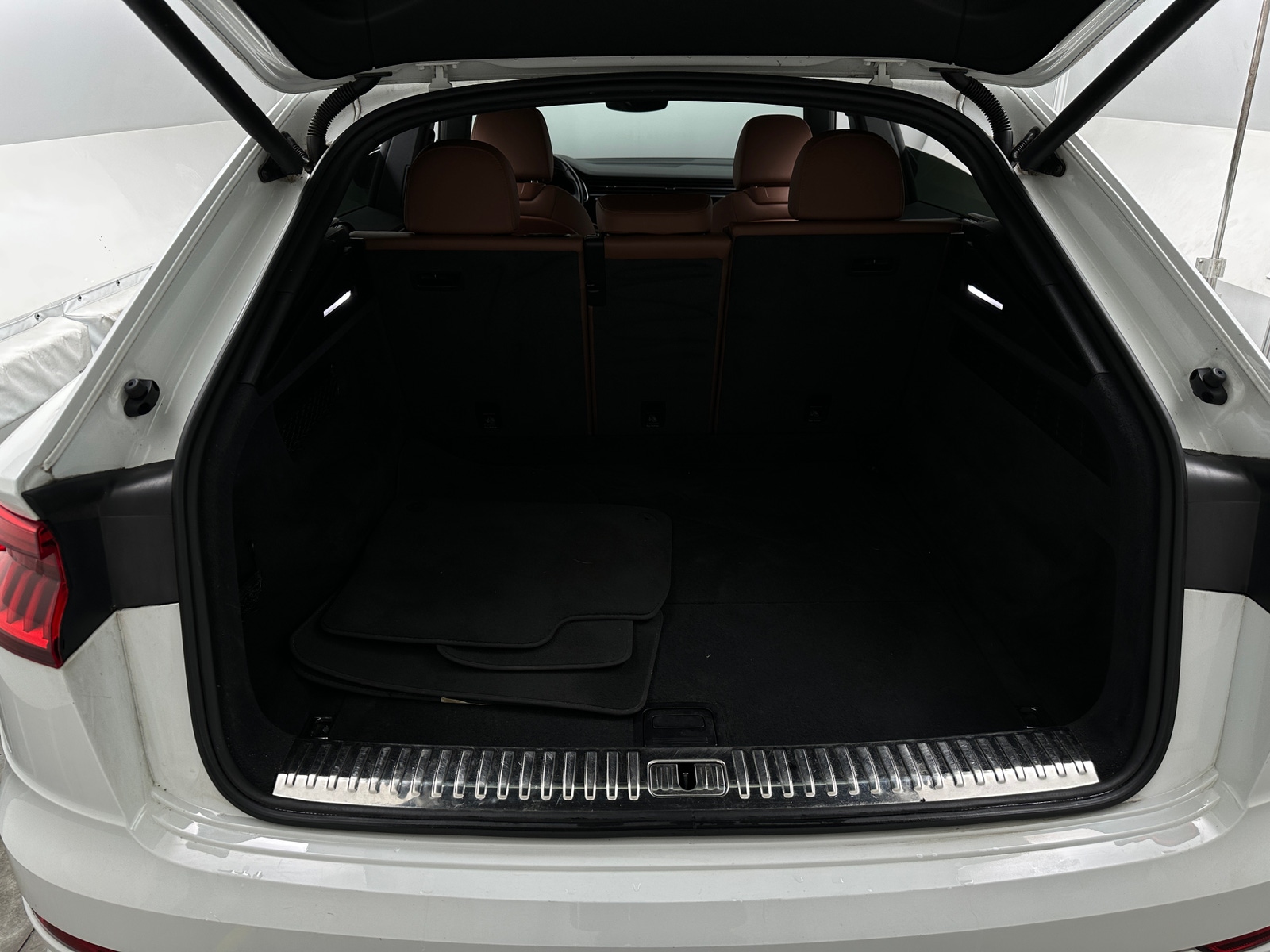 Thumbnail: 2020 Audi Q8 - 6