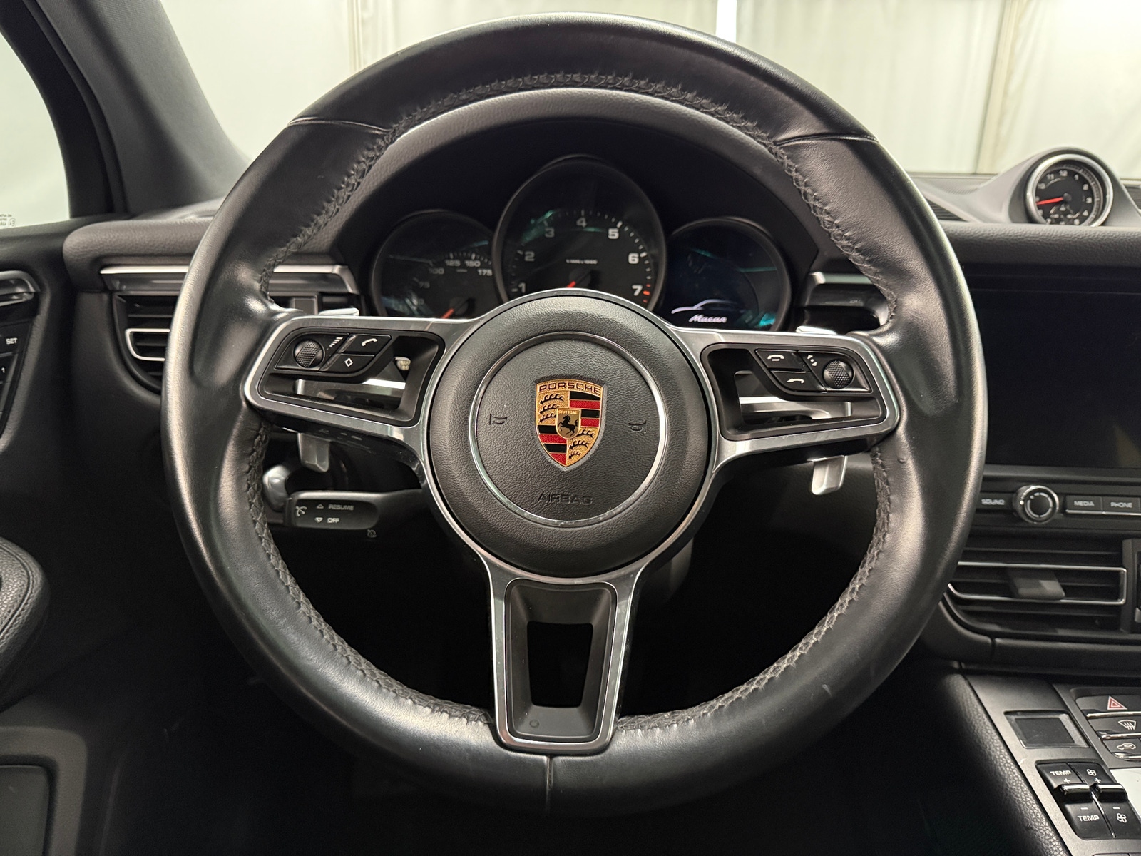 Thumbnail: 2019 Porsche Macan - 4