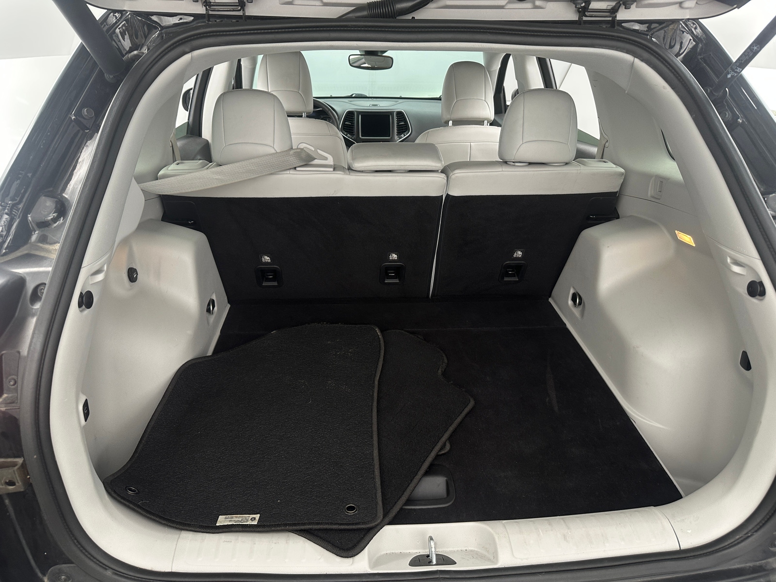 Thumbnail: 2022 Jeep Cherokee - 6