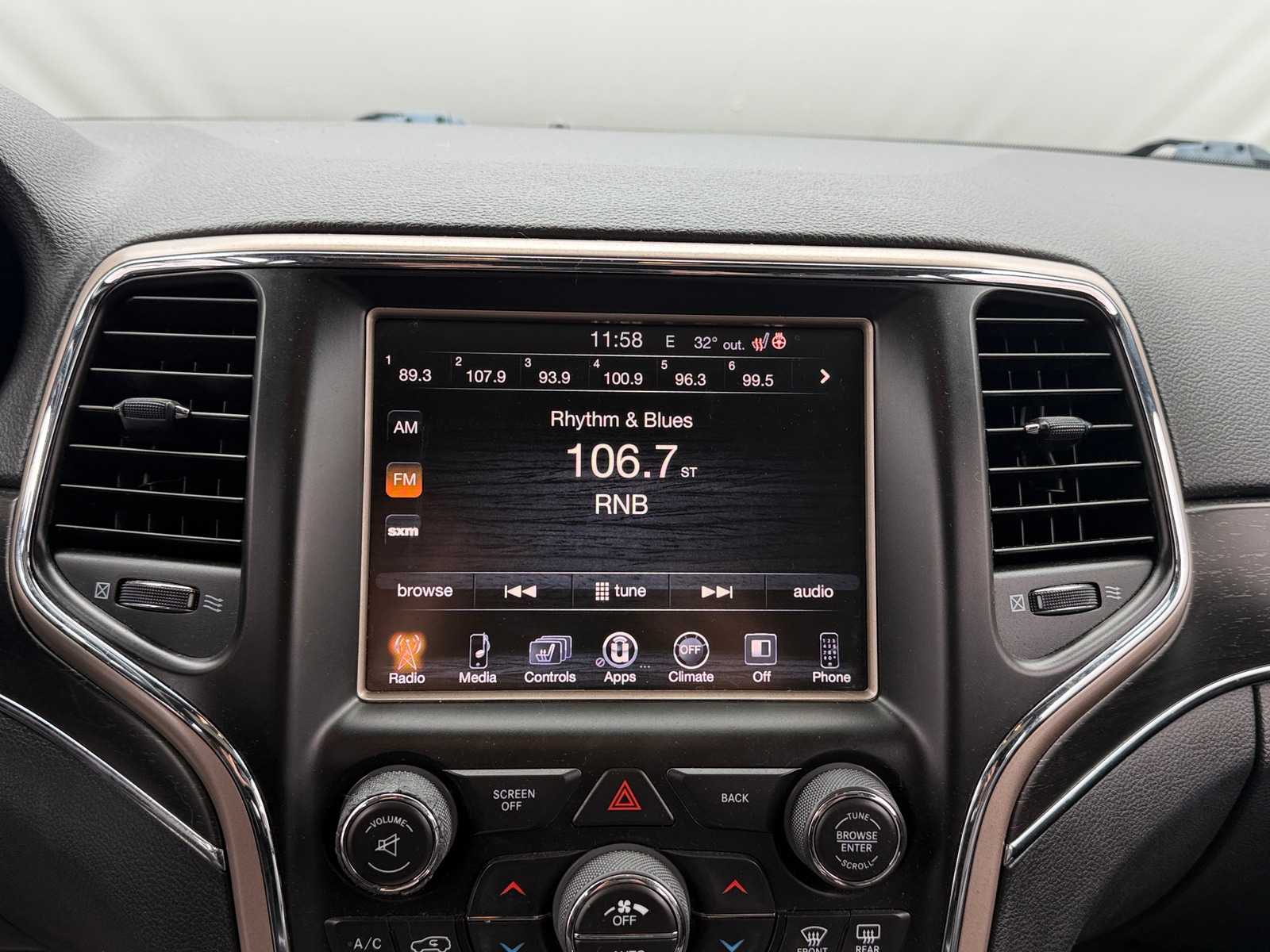 Thumbnail: 2015 Jeep Grand Cherokee - 3