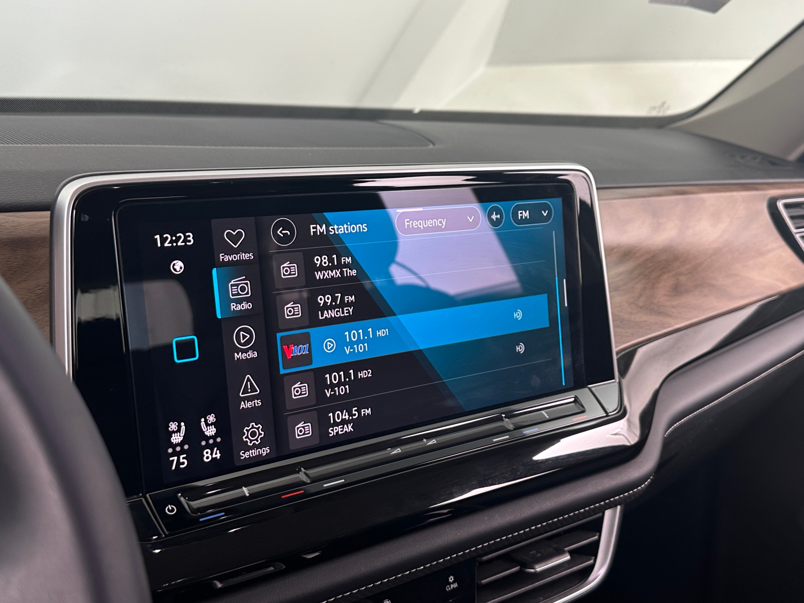 Thumbnail: 2025 Volkswagen Atlas - 3