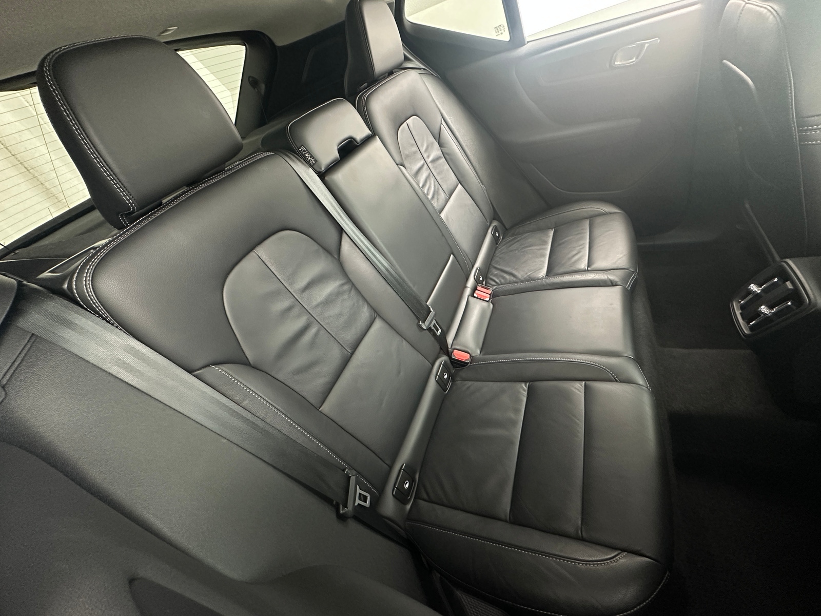 Thumbnail: 2023 Volvo XC40 - 5