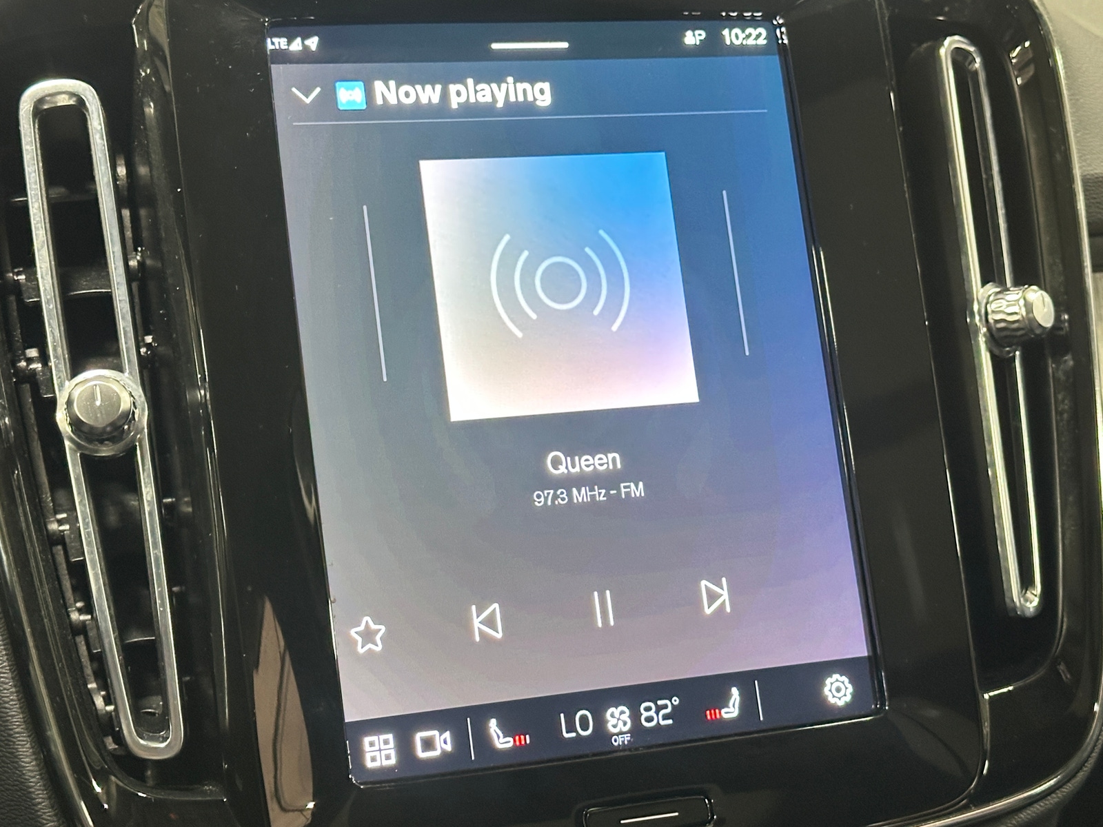 Thumbnail: 2023 Volvo XC40 - 3