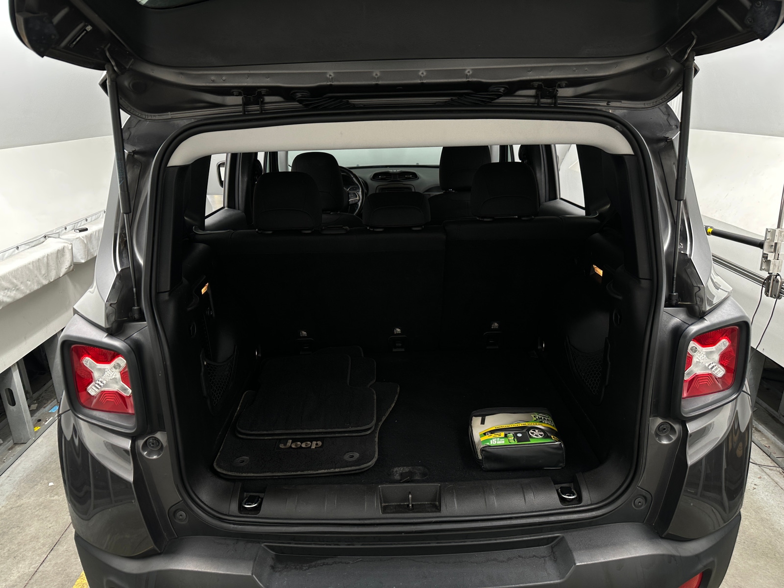 Thumbnail: 2017 Jeep Renegade - 7