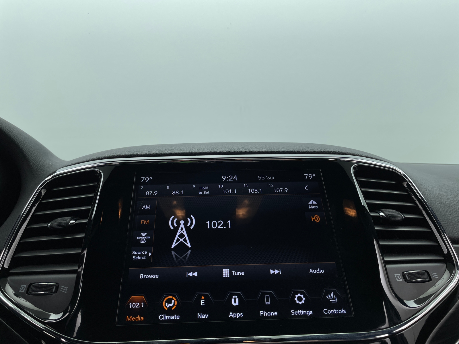 Thumbnail: 2020 Jeep Grand Cherokee - 3