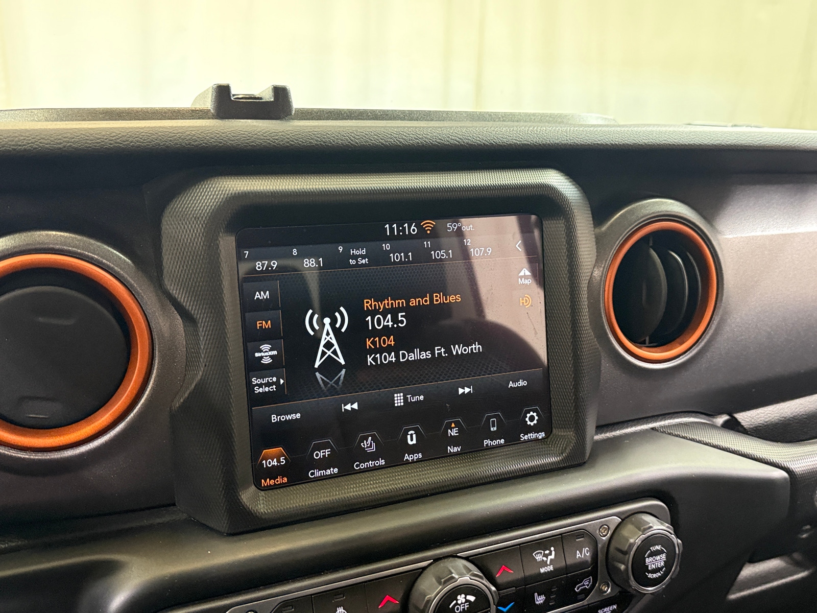 Thumbnail: 2023 Jeep Gladiator - 4