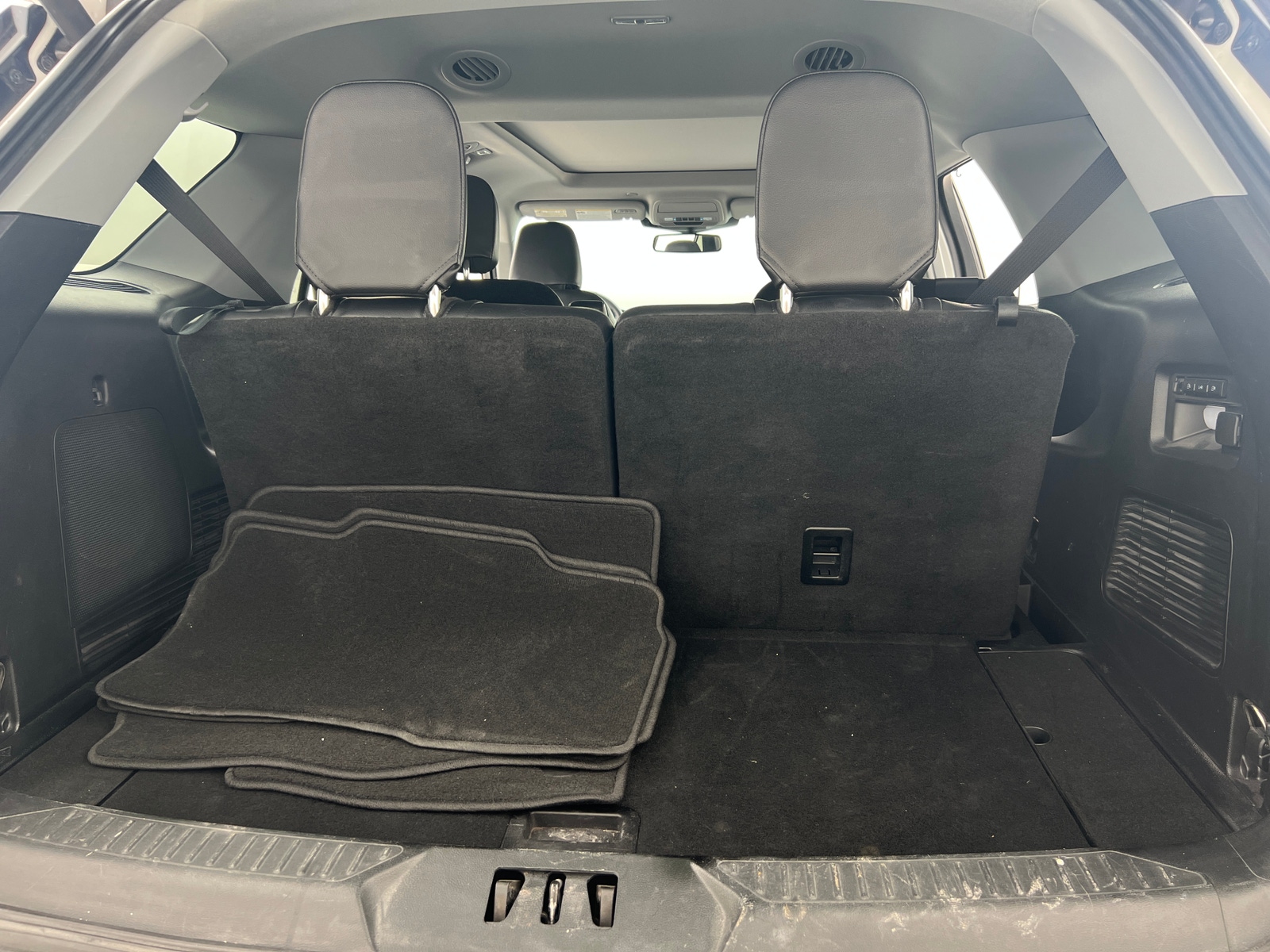 Thumbnail: 2021 Ford Explorer - 6